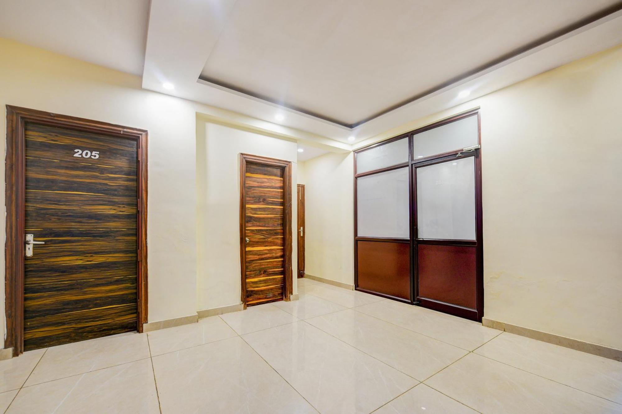Hotel O Ridge Way Stays Фаридабад Екстериор снимка